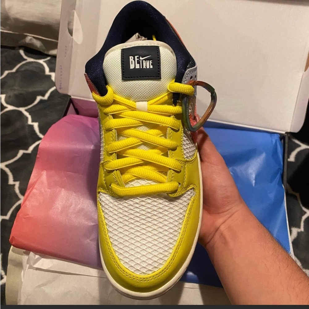 New Nike dunks women size 8 . Won raffle.